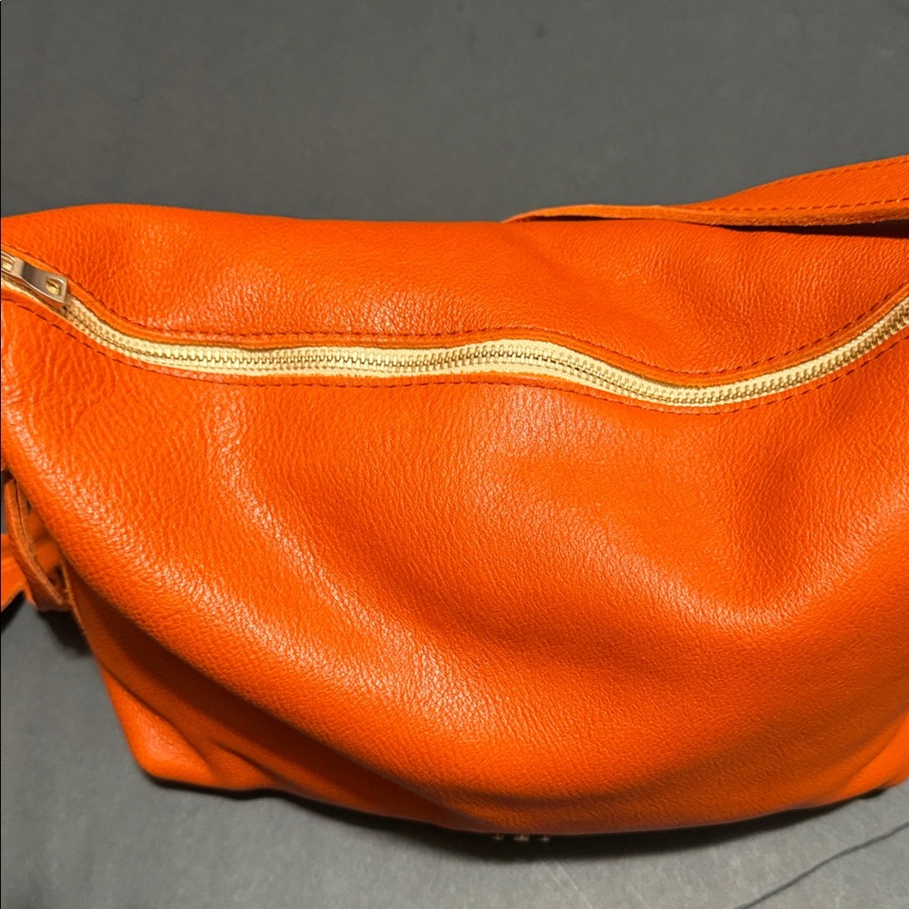 Elegant Orange Leather Shoulder Bag - Picture 13 of 16